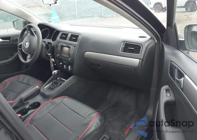 3VW2B7AJ5JM232270: 43260394