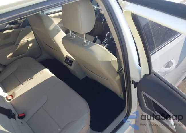 3VWC17AU0FM519282: 43261812