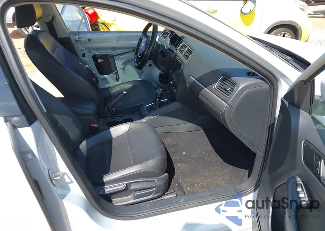 3VWDB7AJ7HM323415: 43262542