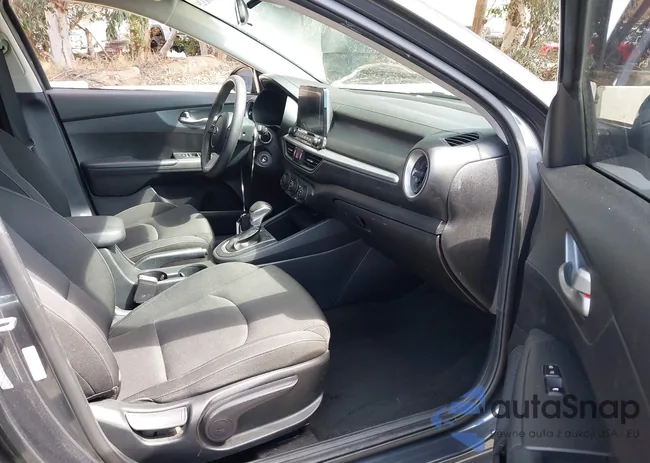 3KPF24AD2ME284354: 43268329