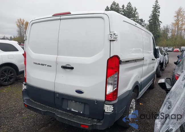 1FTYR1YM8JKA35302: 43268338