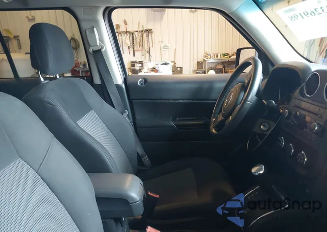 1C4NJRFB2ED616329: 43269198