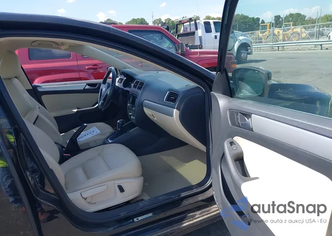 3VWD17AJ2EM371855: 43269980