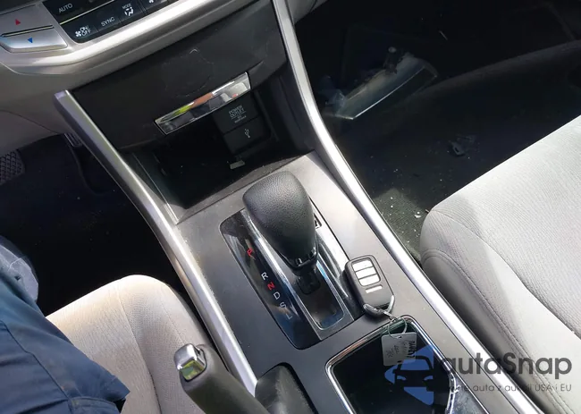 1HGCR2F70DA084812: 43273324