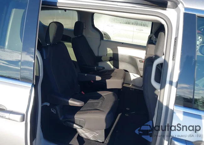 2C4RC1FG8JR133072: 43277141