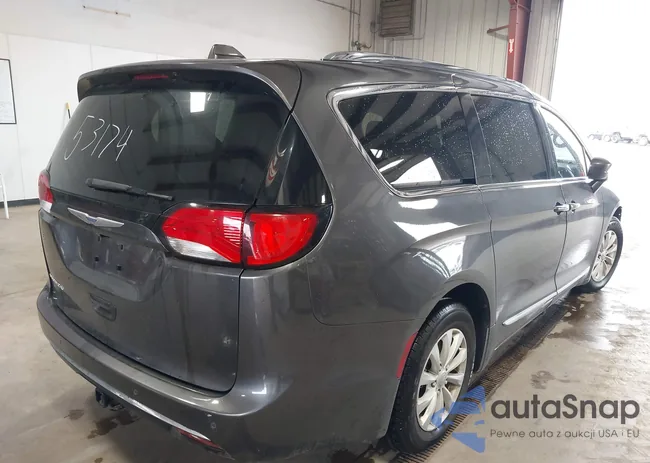 2C4RC1EG1JR130256: 43281864