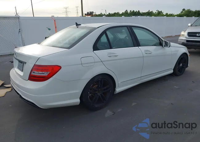 WDDGF4HB1CR197485: 43282234