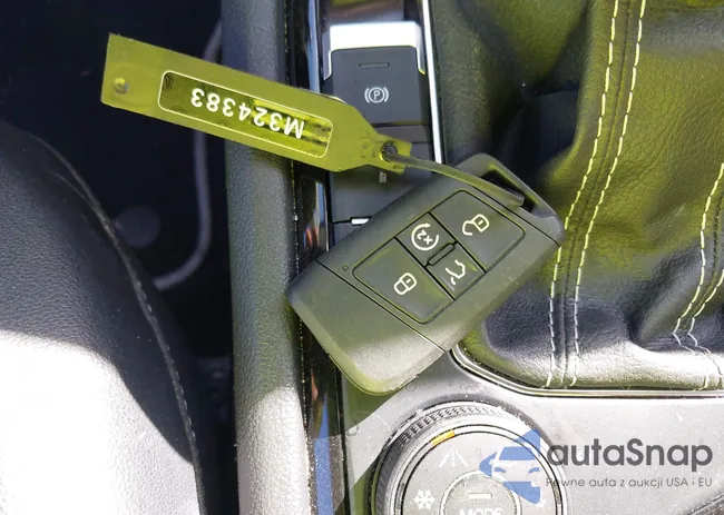 3VV2X7B2XPM324383: 43283184