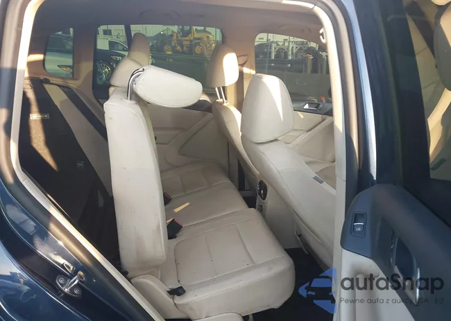 WVGAV7AX0CW562102: 43284288