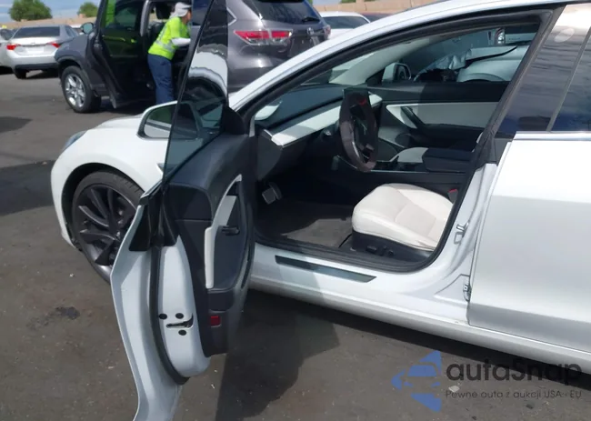 5YJ3E1EC1LF784668: 43289076