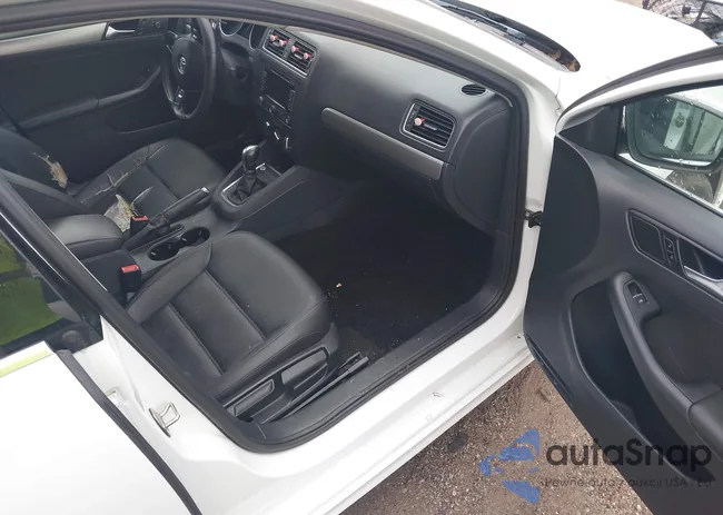 3VWD17AJ5FM307942: 43292189