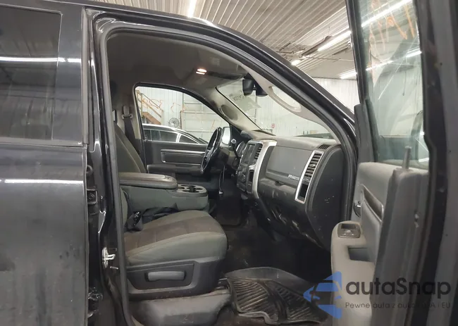 3C6UR5DL8GG260345: 43293328