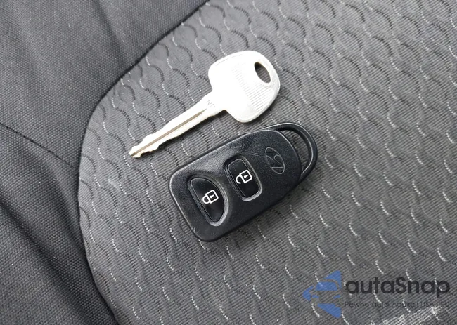 KM8JT3AB2BU120385: 43294118