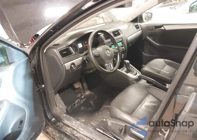 3VWD17AJ8EM426213: 43296776