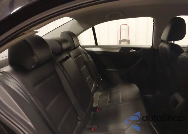 3VWD17AJ8EM426213: 43296776