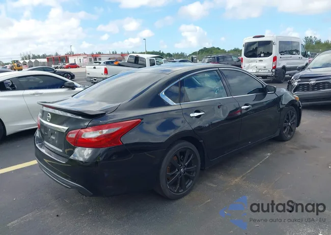 1N4AL3APXJC182059: 43297479