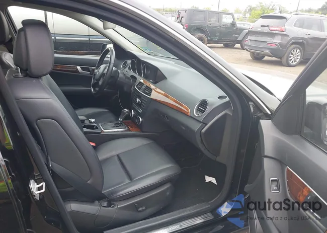 WDDGF8BB6CR228097: 43297755