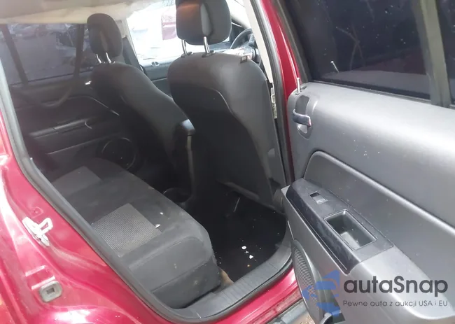 1C4NJCBB4GD693936: 43300315