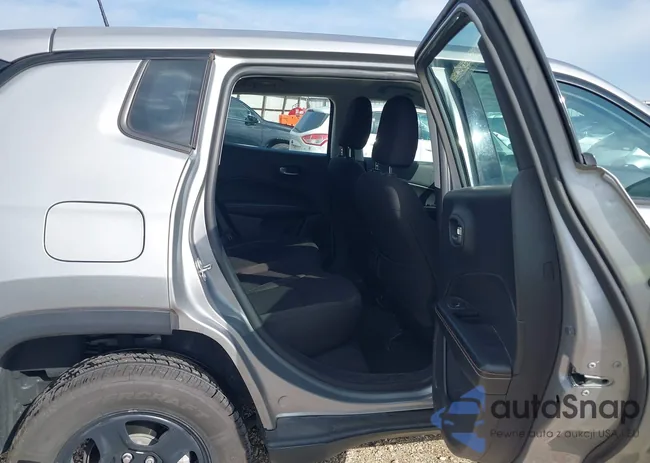 3C4NJDAB4LT256661: 43300392