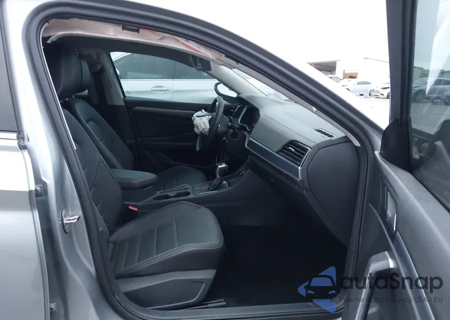 3VWEM7BU2NM026443: 43301524