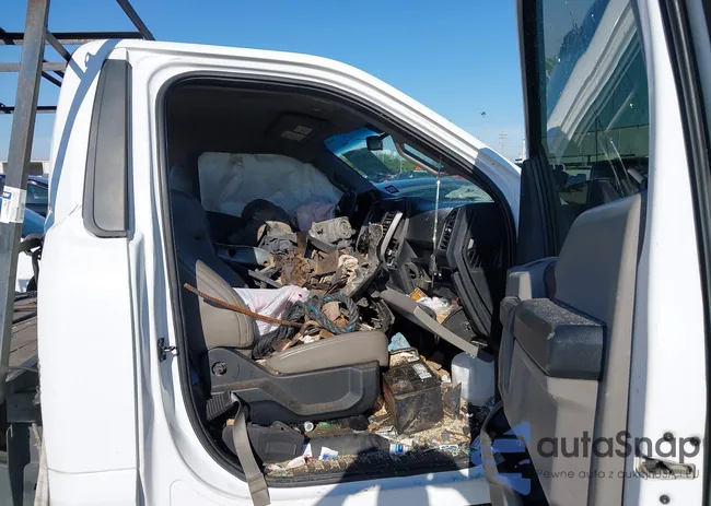 1FTMF1C8XGKD33957: 43302963