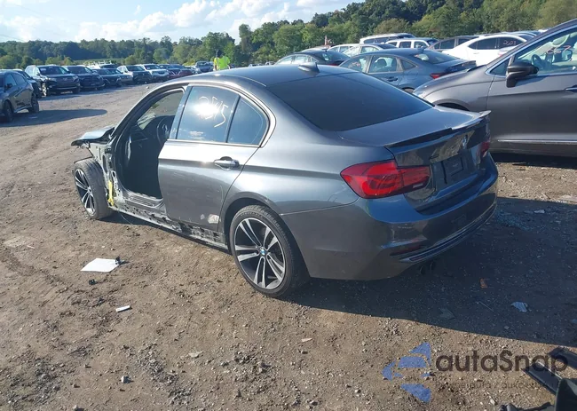 WBA8D9C56JEM33200: 43302545