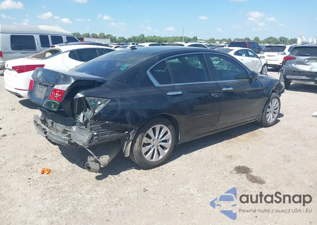 1HGCR2F82FA051841: 43302596