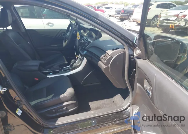 1HGCR2F82FA051841: 43302596