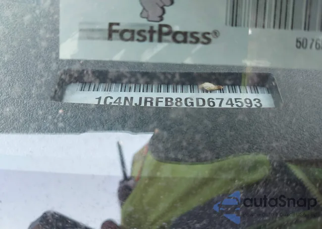 1C4NJRFB8GD674593: 43304044