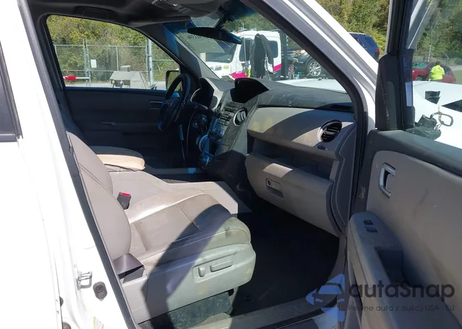 5FNYF4H68CB068831: 43303396