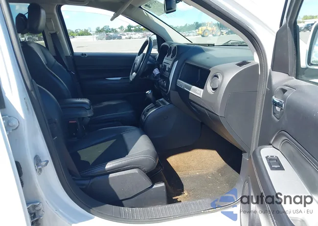 1C4NJCEA3GD665919: 43303408