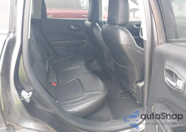 3C4NJDBB2JT155243: 43305317