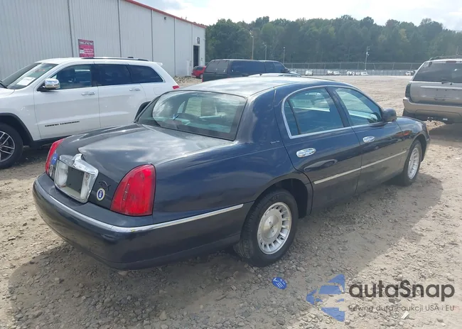 1LNHM81W6XY716837: 43306979