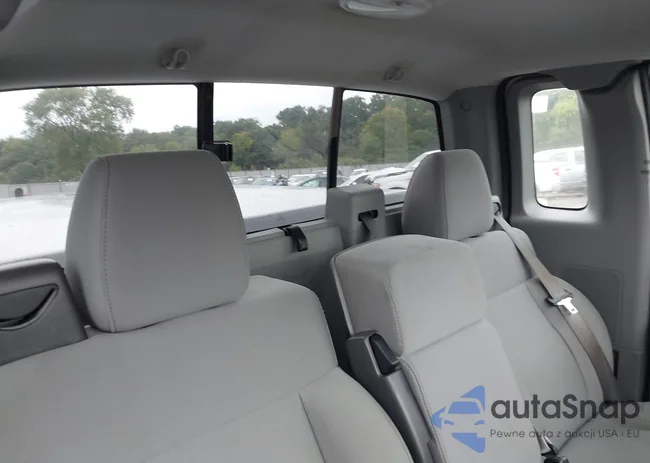 1FTRF12V18KB72901: 43308308