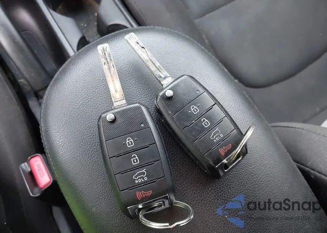 KNDJN2A28H7488621: 43310652