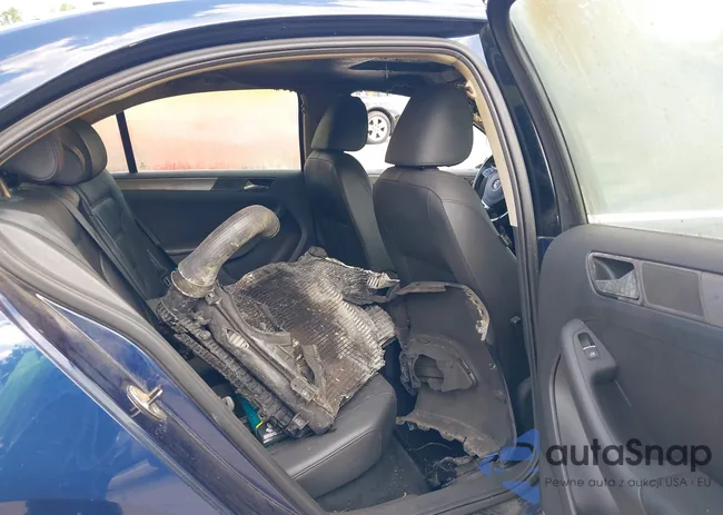 3VWLL7AJ8EM405898: 43313294