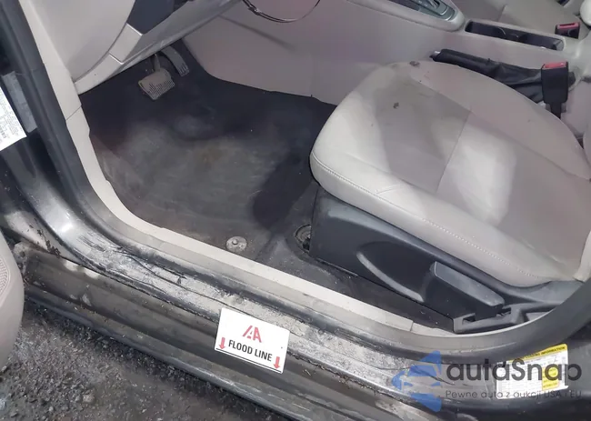 1FADP3F27JL274213: 43312595