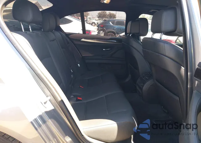 WBAFR7C53DC826715: 43313767