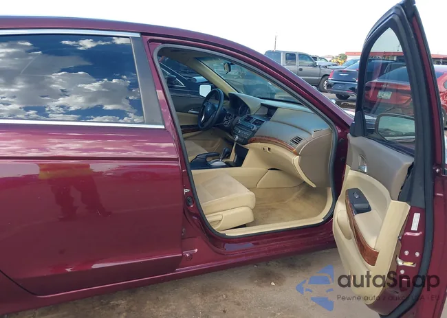 1HGCP2F70AA143536: 43313895