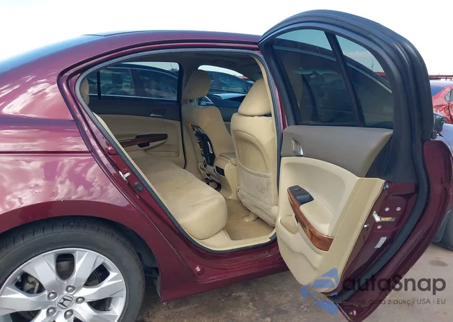 1HGCP2F70AA143536: 43313895