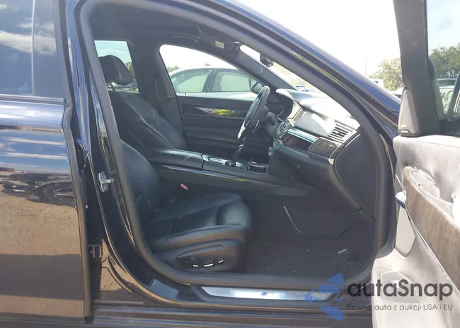 WBAYA8C5XFD825533: 43313374