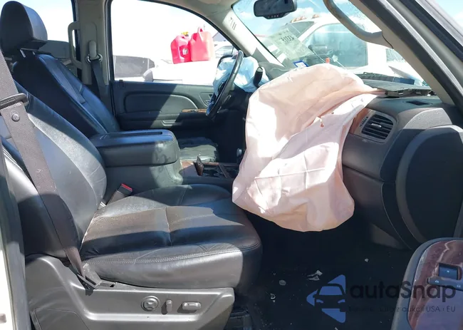 1GNFC13J98R233238: 43315701