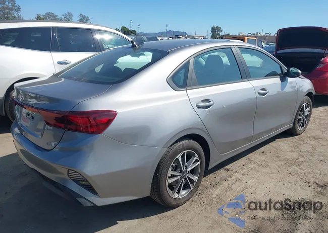 3KPF24AD0RE817406: 43316653