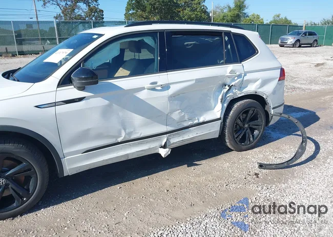 3VV8B7AX7RM232690: 43317979