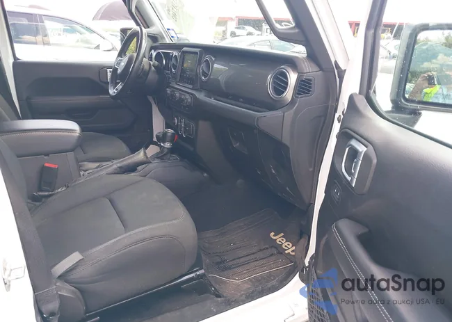 1C4HJXEN5KW682340: 43317402