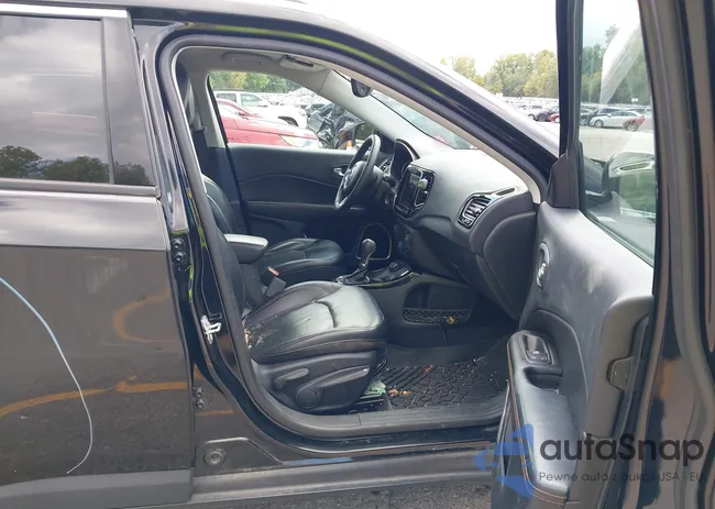 3C4NJDCB7JT266398: 43317679