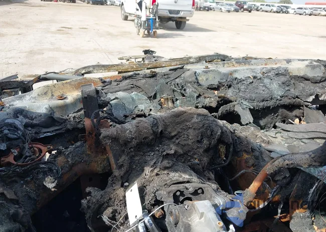 1GKS2JKJ6FR182648: 43320736