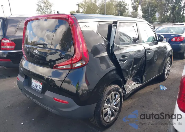 KNDJ23AU7M7147852: 43320372