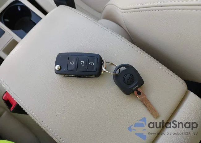 WVGBV7AX9CW554133: 43323103