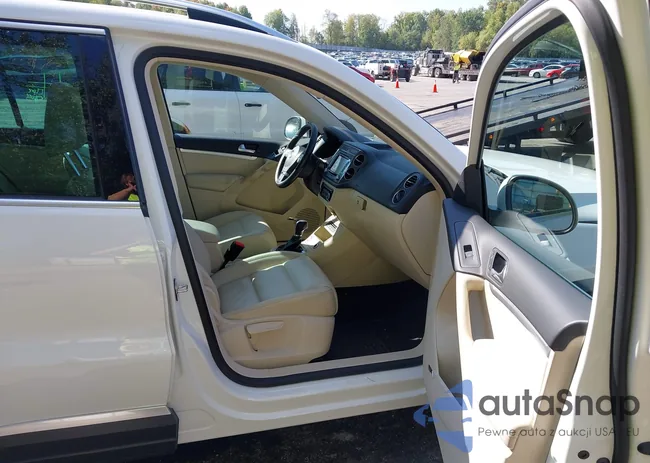 WVGBV7AX9CW554133: 43323103